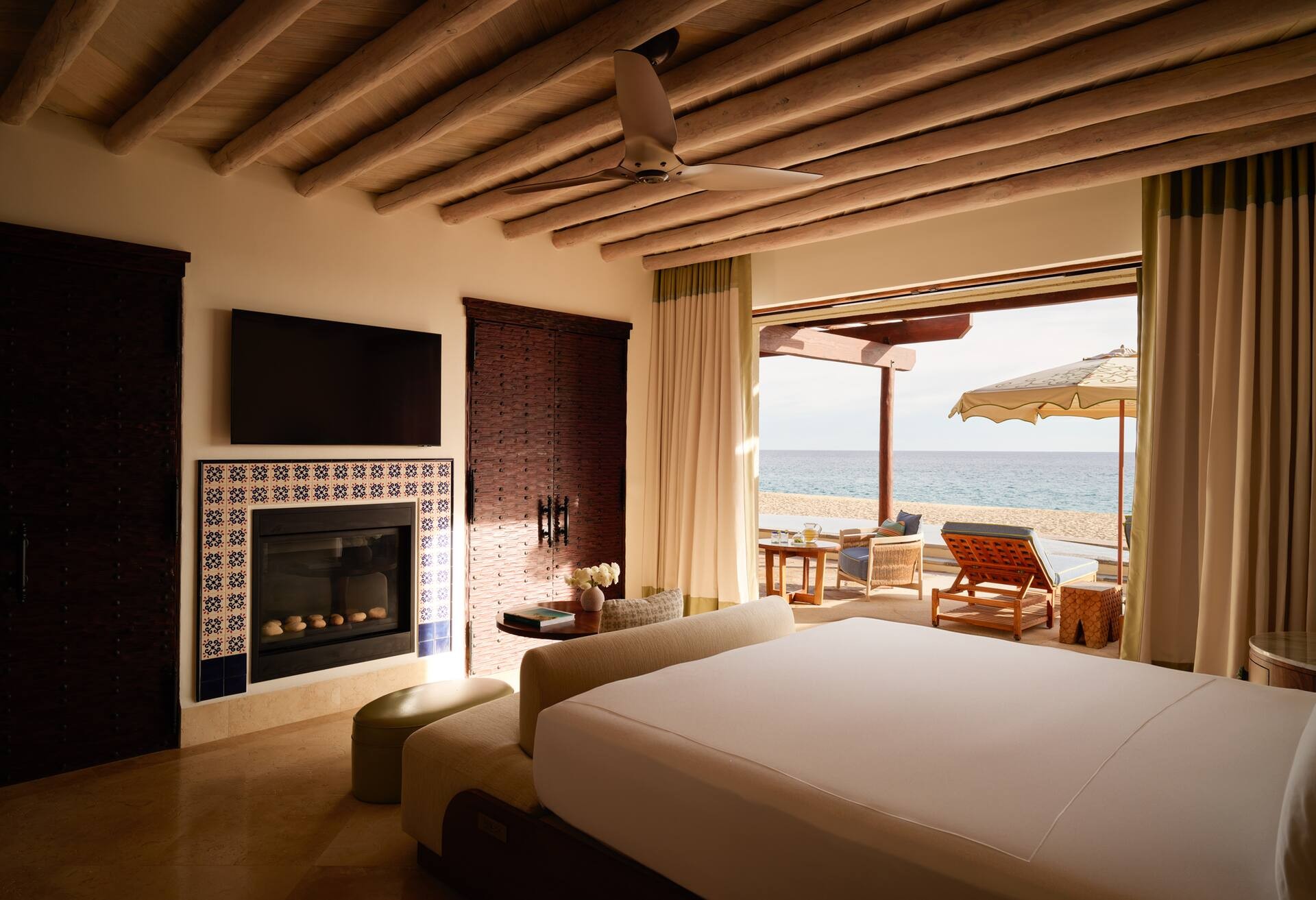 2 Bedroom Beachfront Pedregal Suite