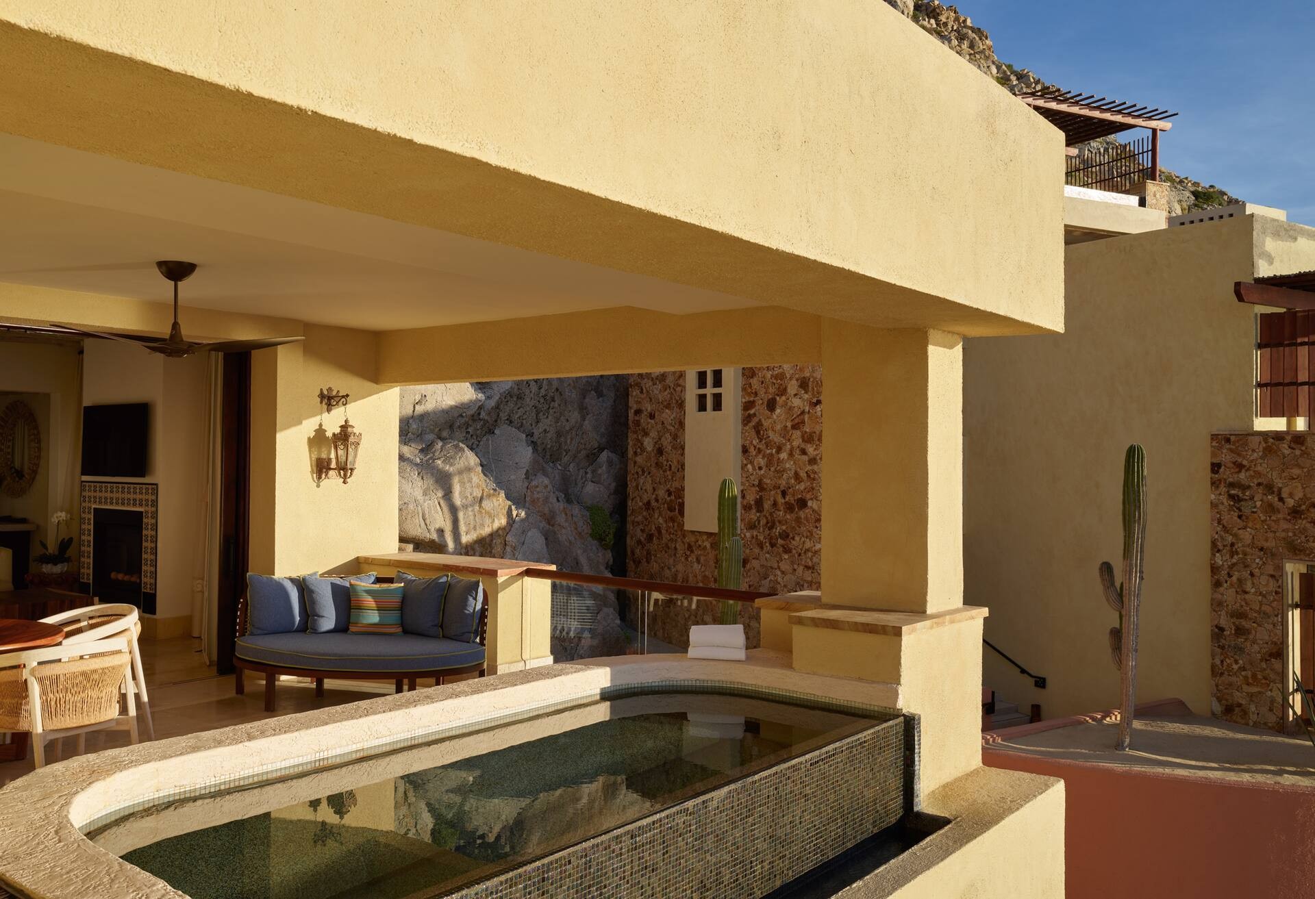 1 Bedroom Ocean View Suite with Plunge Pool thumbnail 5