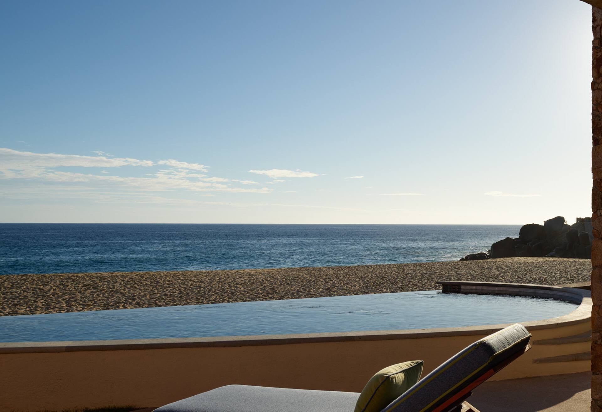 3 Bedroom Beachfront Presidential Suite thumbnail 5