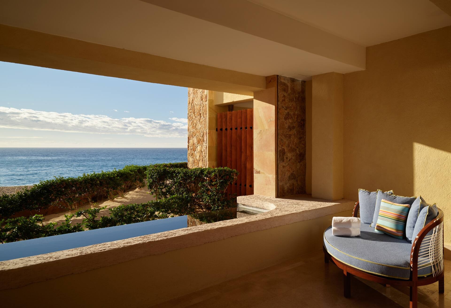 2 Queens Coastal View with Plunge Pool