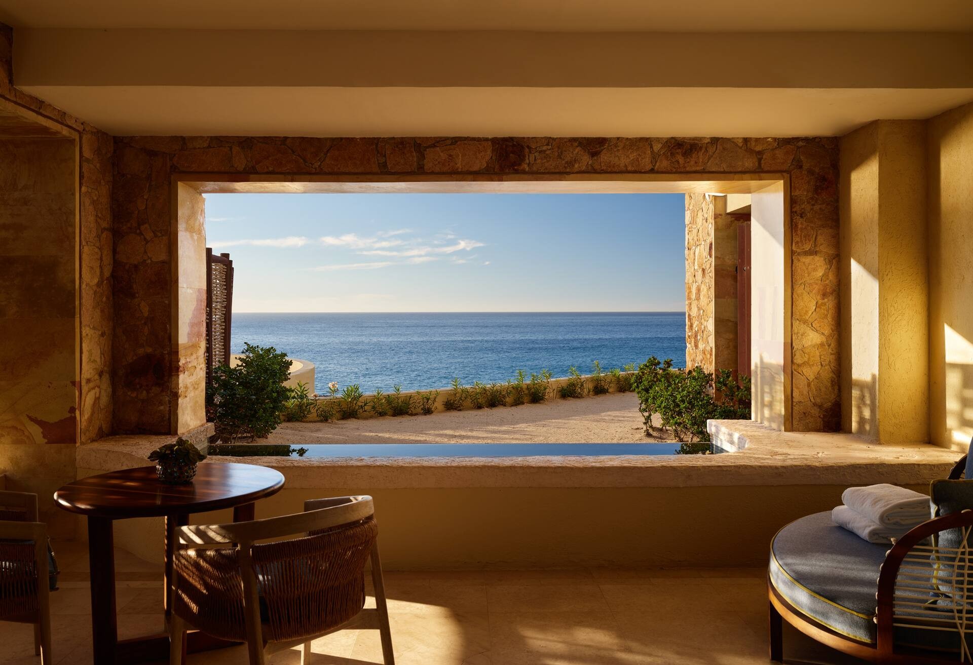 2 Queens Corner Ocean View with Plunge Pool