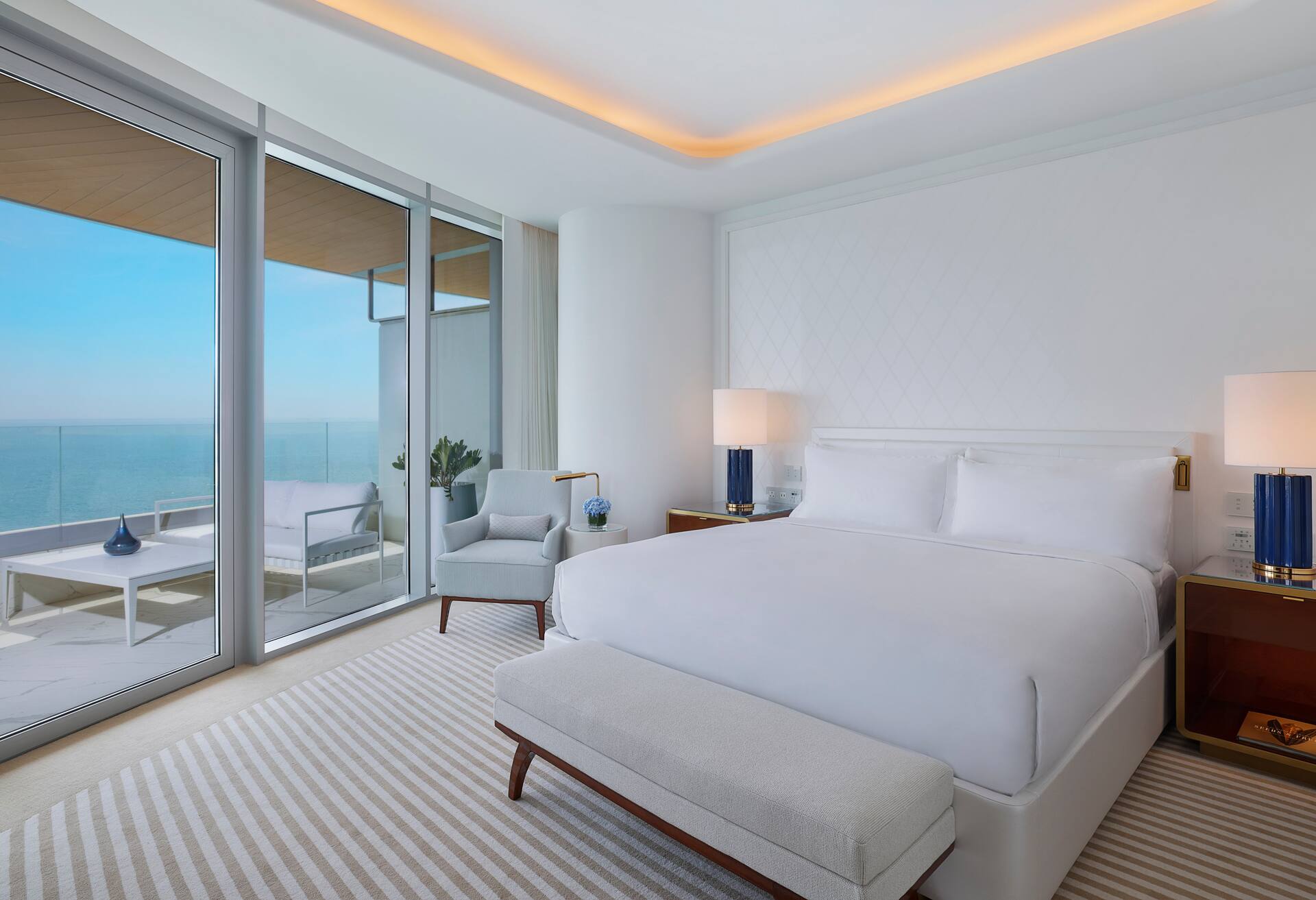One Bedroom Corner Suite with Sea View