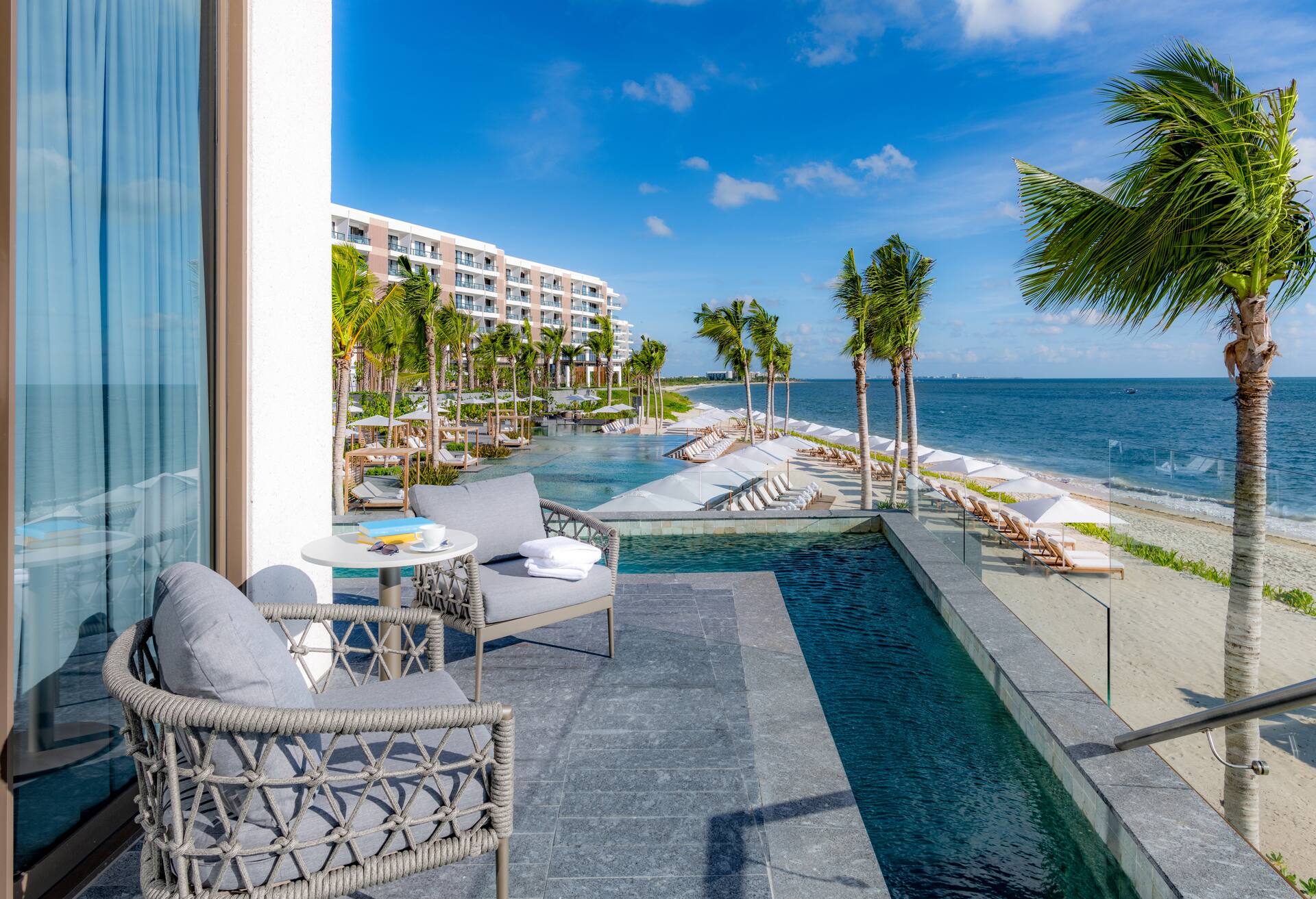 Ocean Front Swim Up Master Corner Suite
