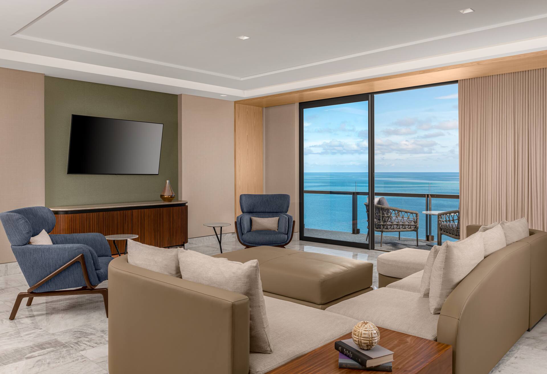Ocean Front Master Corner Suite With King Bed
