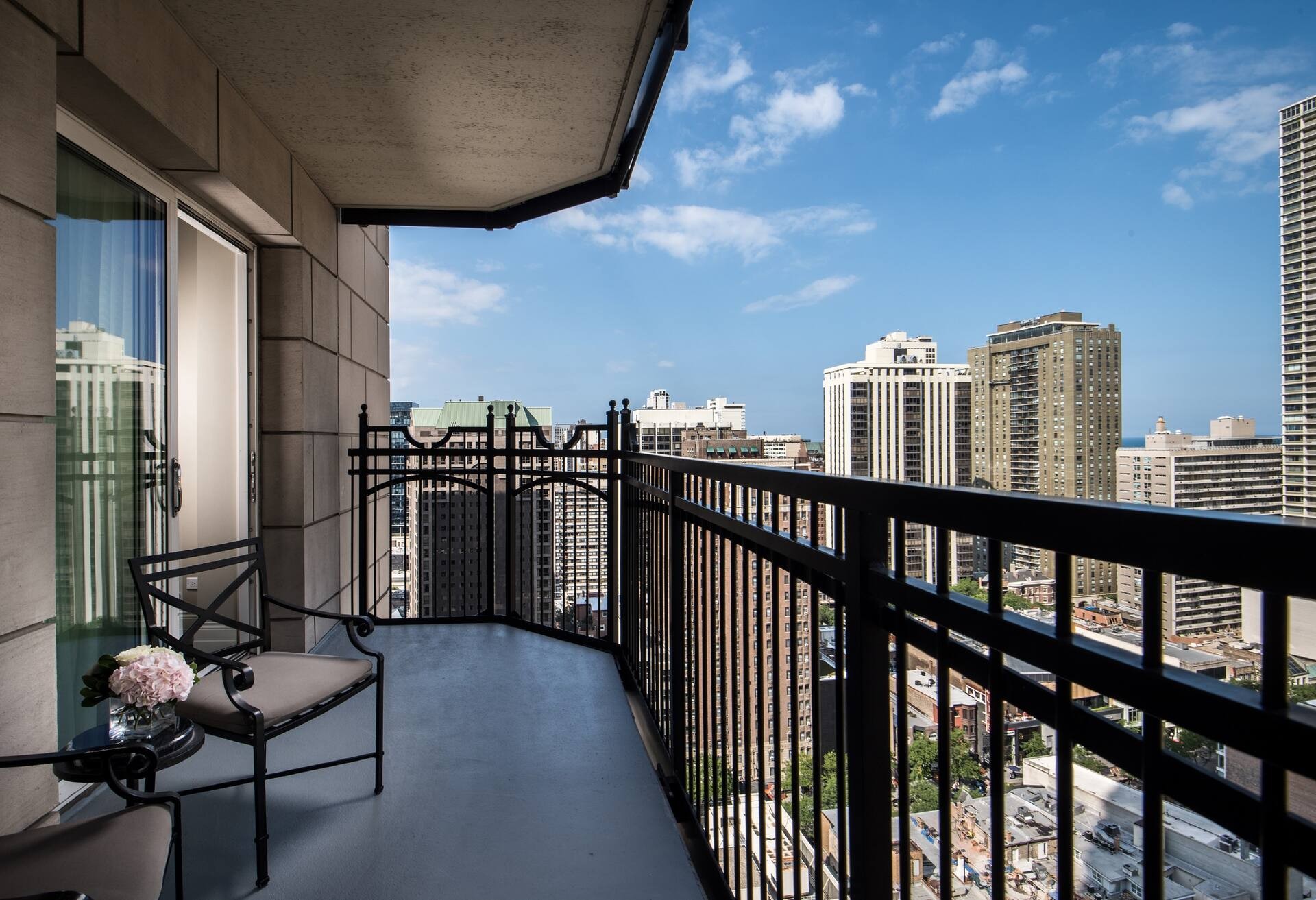 Terrace King W/ Fireplace-mb/hr Acc W/ri Shwr