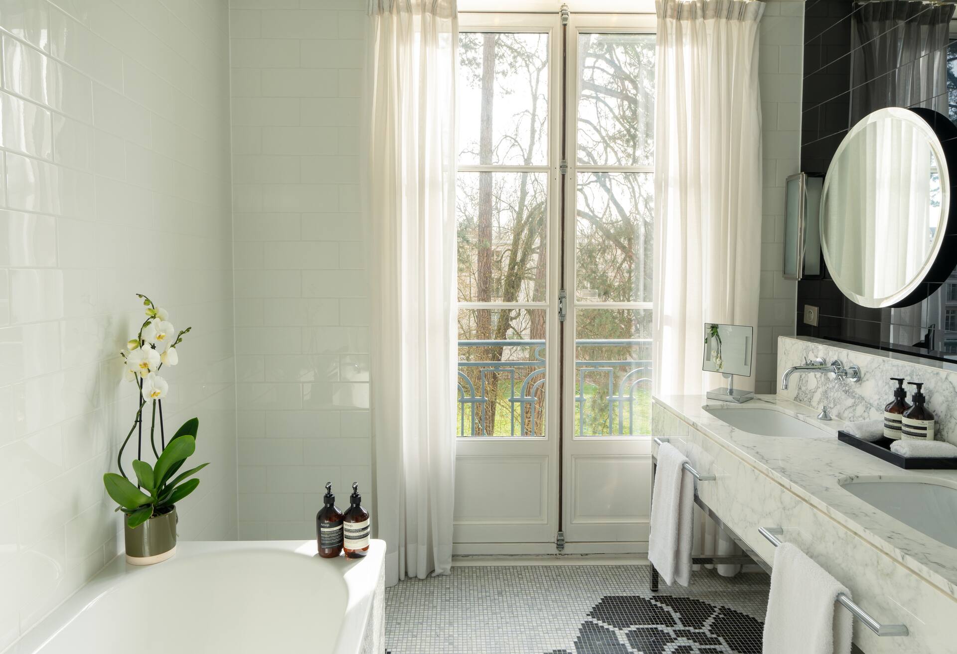 Palace 5 Star - King Deluxe Garden View Room