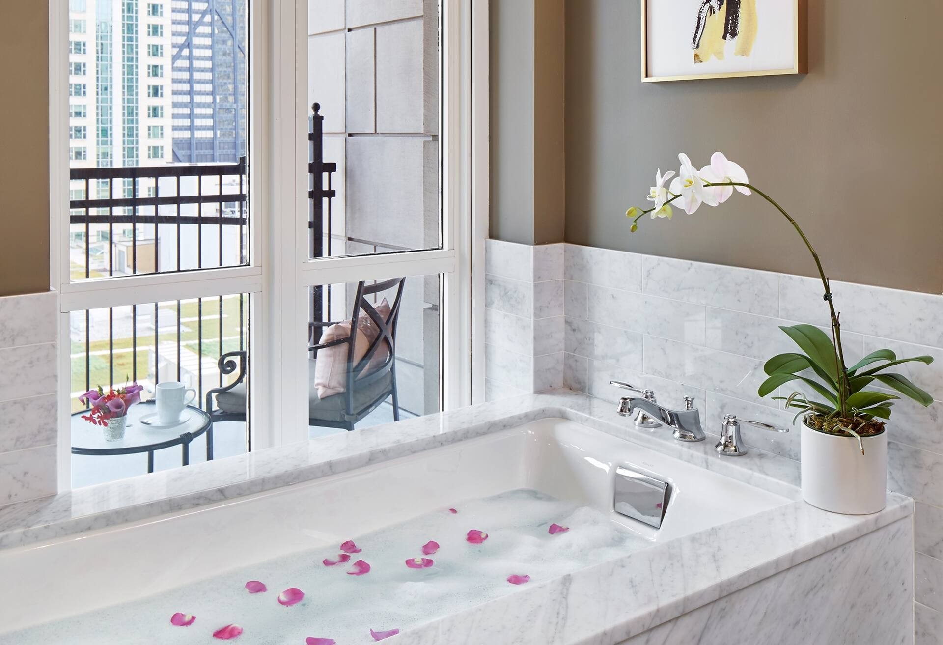 Terrace King W/ Fireplace-mb/hr Acc W/ri Shwr