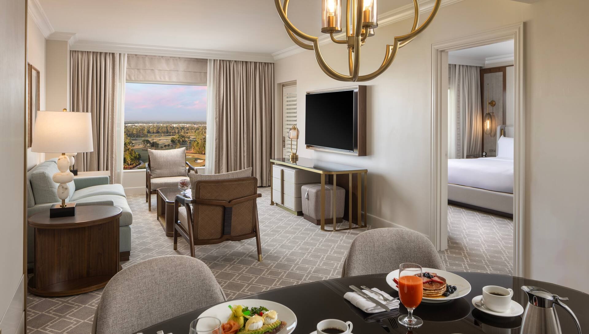 Deluxe Suite W/balcony- 1 King Bed