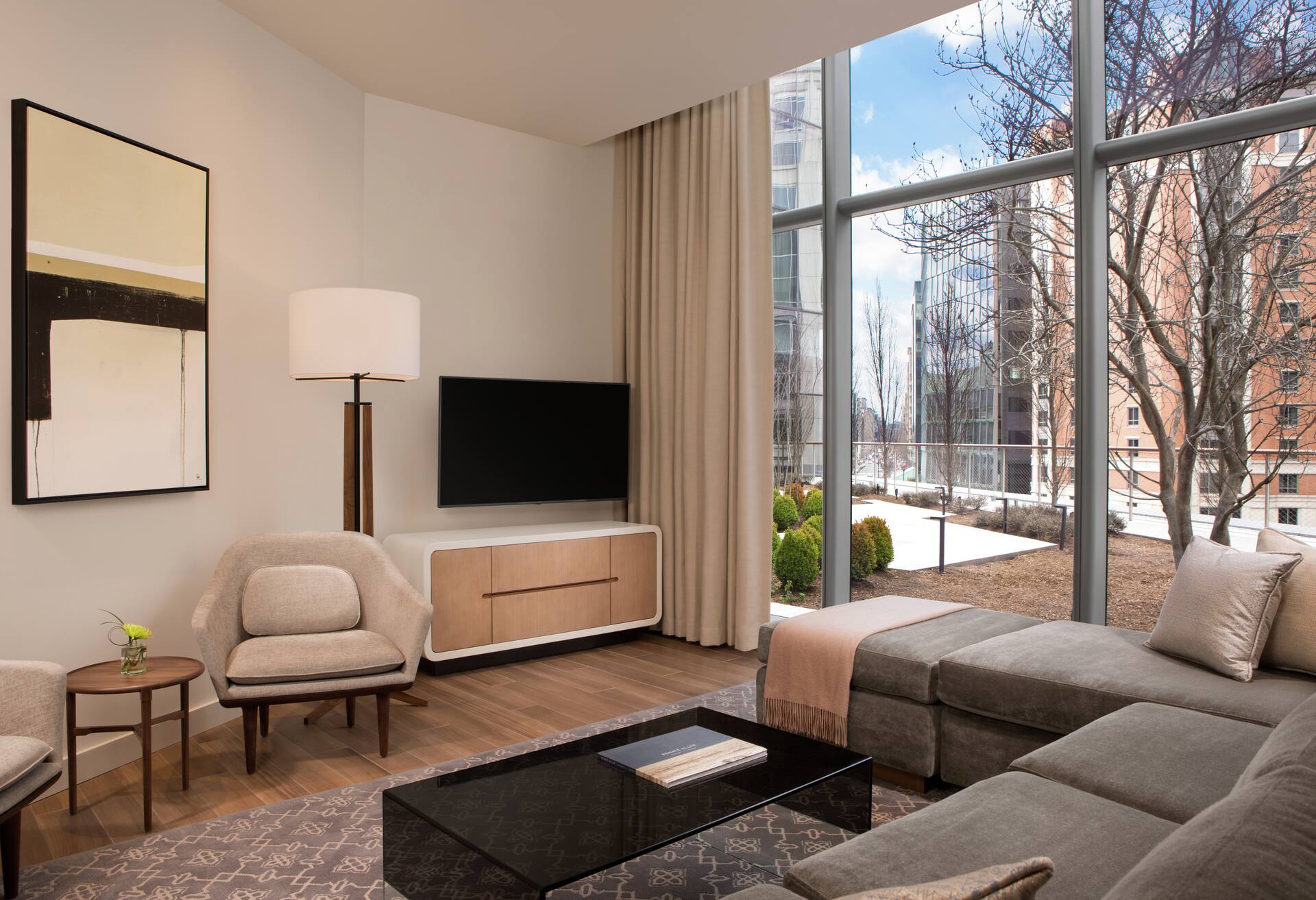 Avenue 1 Bedrm Hospitality Suite - 1 King Bed