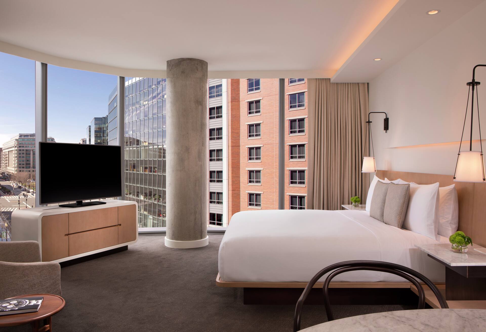 Corner Room-one King Bed