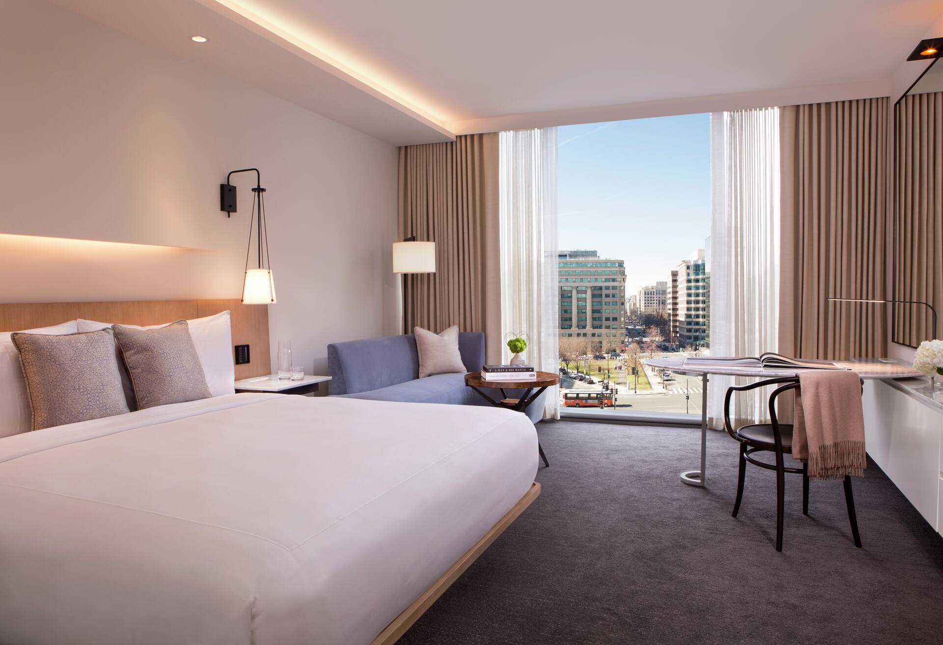 Deluxe Room - One King Bed thumbnail 5