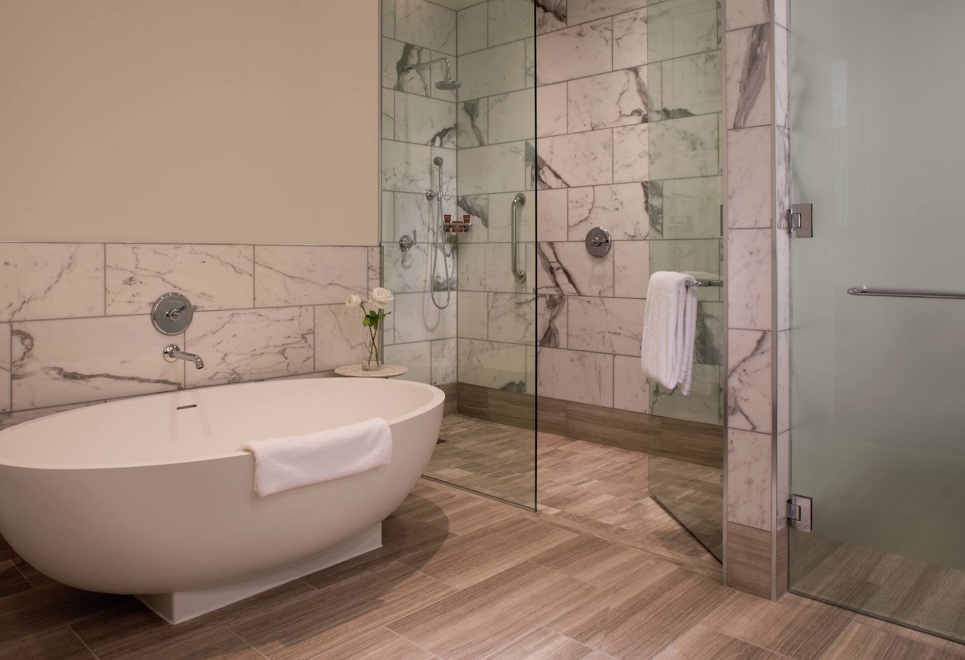 Diplomat One Bedroom Suite - One King Bed