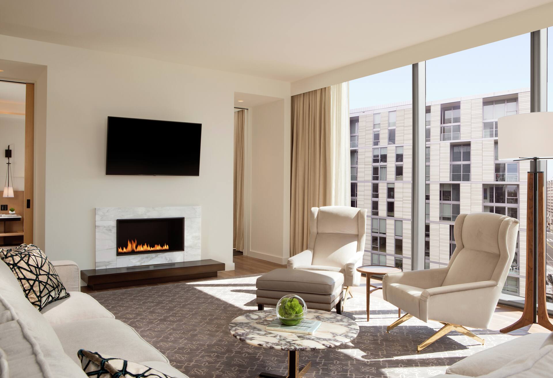 Diplomat One Bedroom Suite - One King Bed