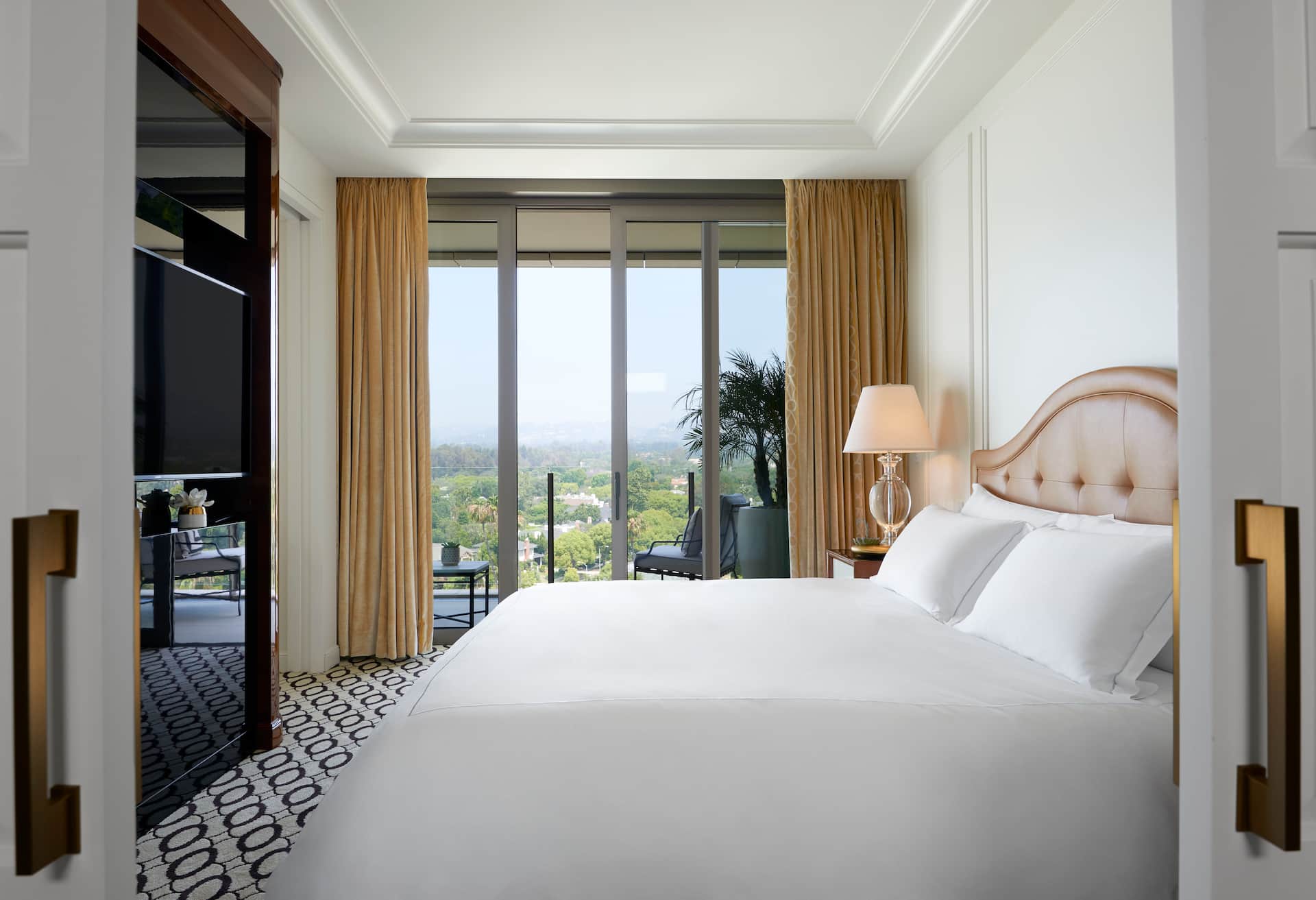 Deluxe Corner Junior Suite with Terrace