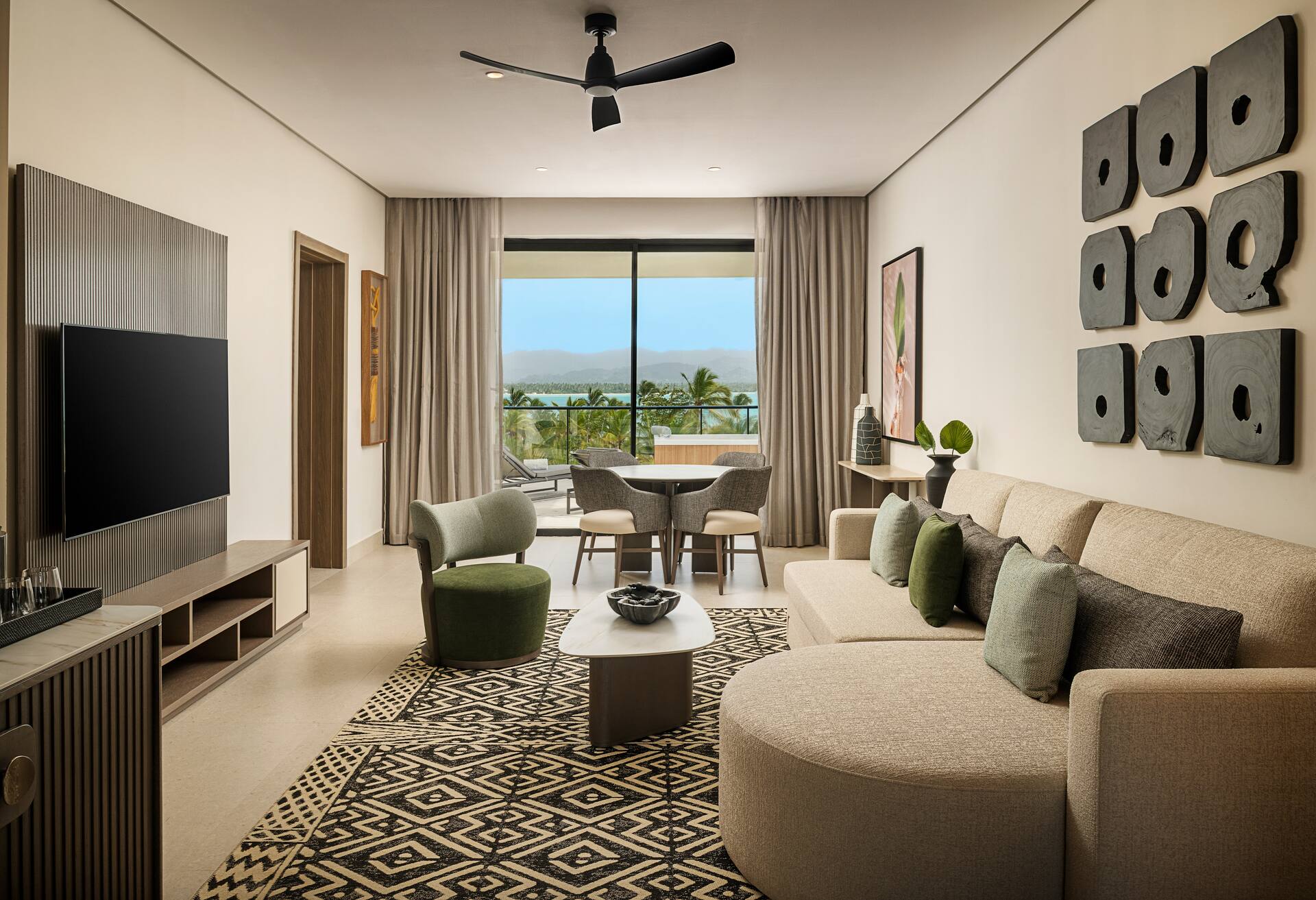 Club Azure 1 Bedroom Suite Tropical - King Bd