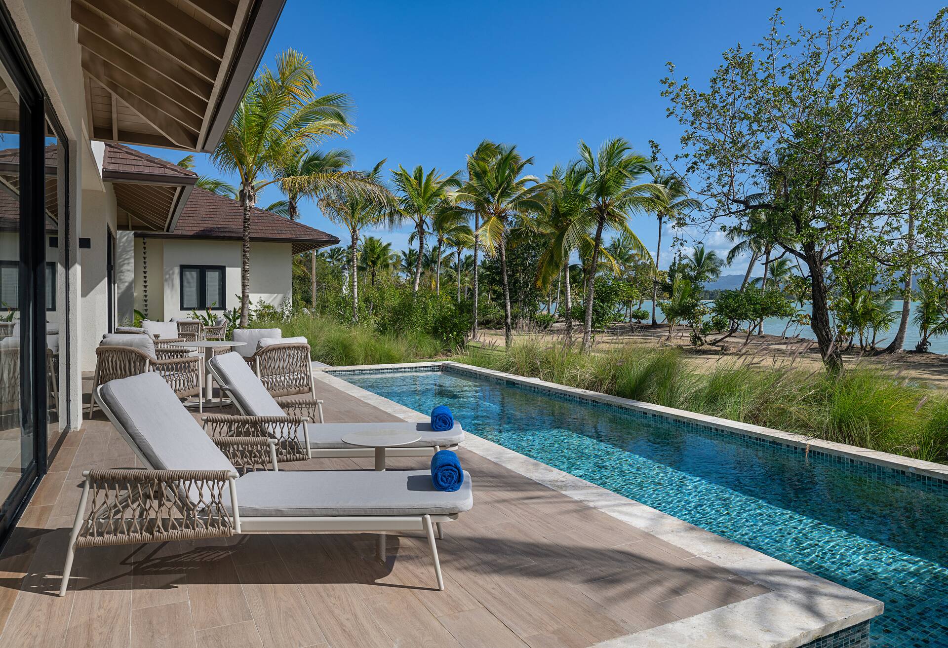 Club Azure Oceanfront Bungalow 2 Bdr Ste Kg Q