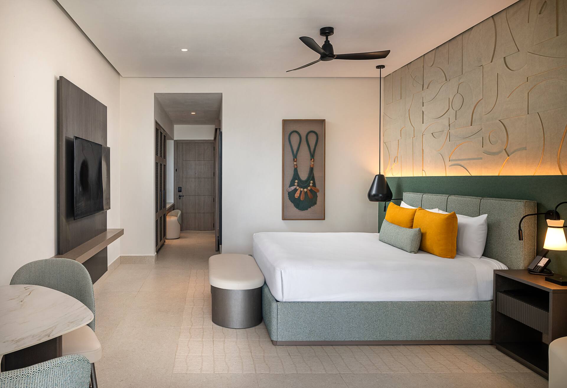 Plunge Pool Tropical View Room - 1 King Bed thumbnail 6