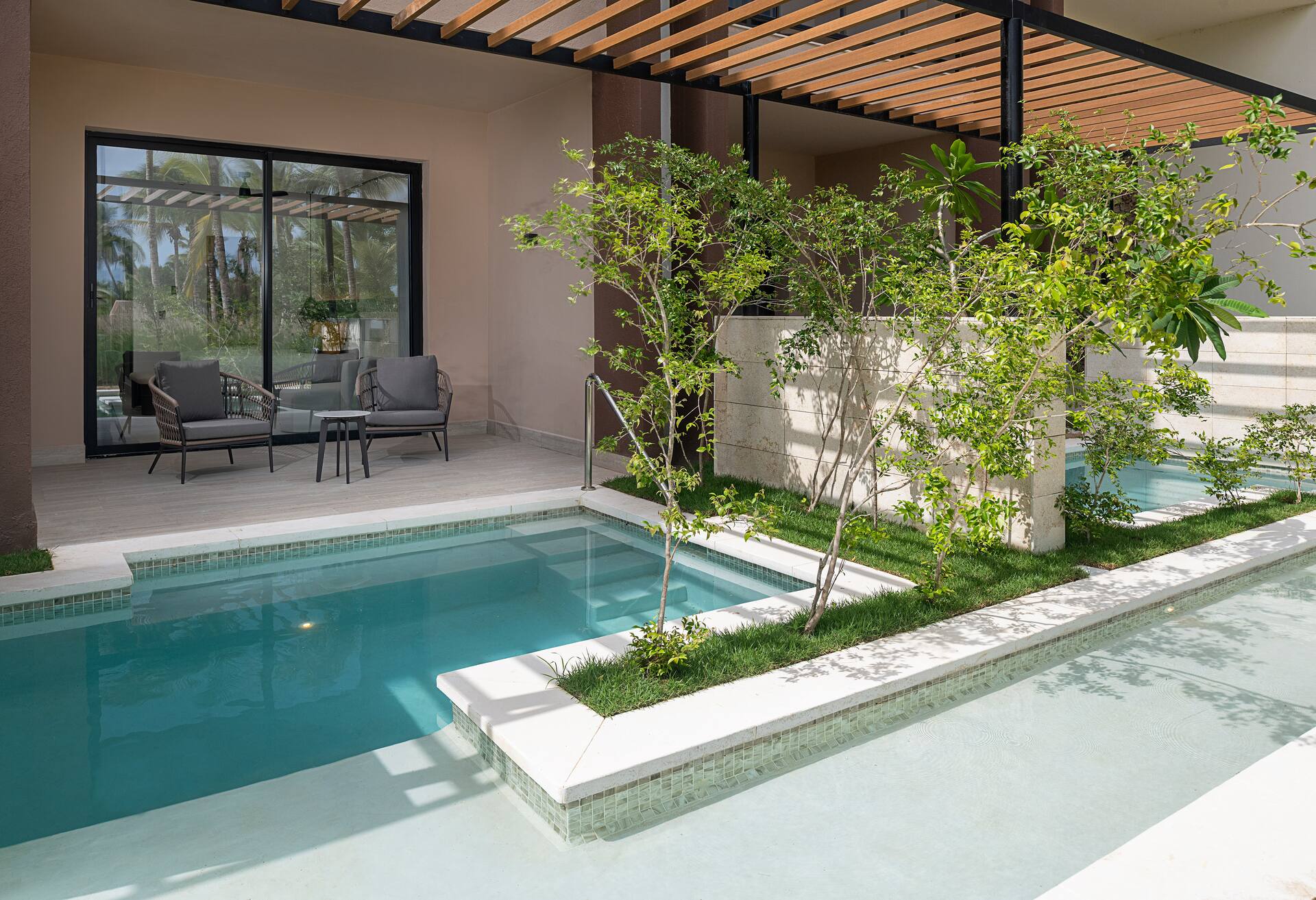 Plunge Pool Partial Beach View 1 King Bed thumbnail 5
