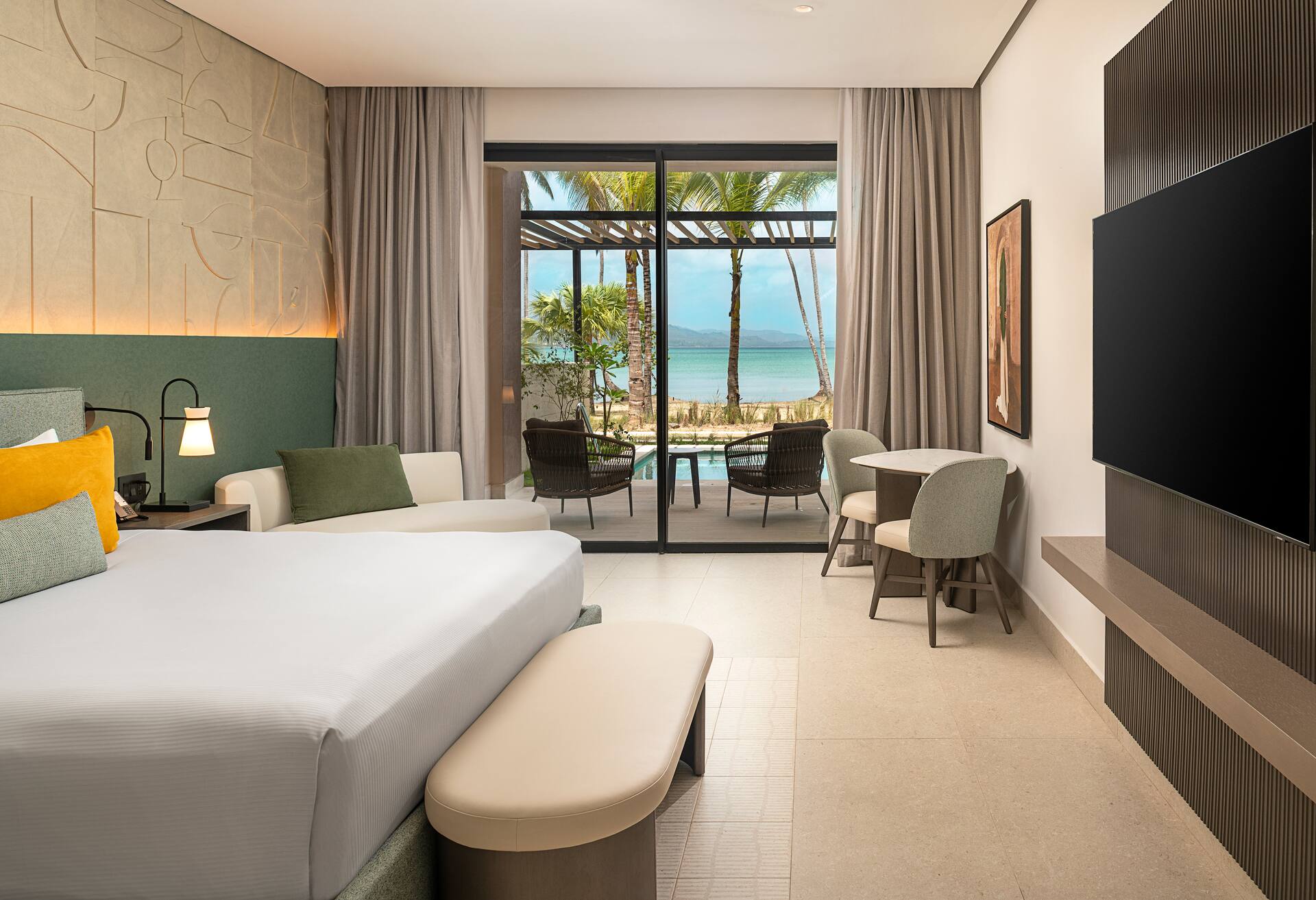 Plunge Pool Ocean Front View Room - 1 King