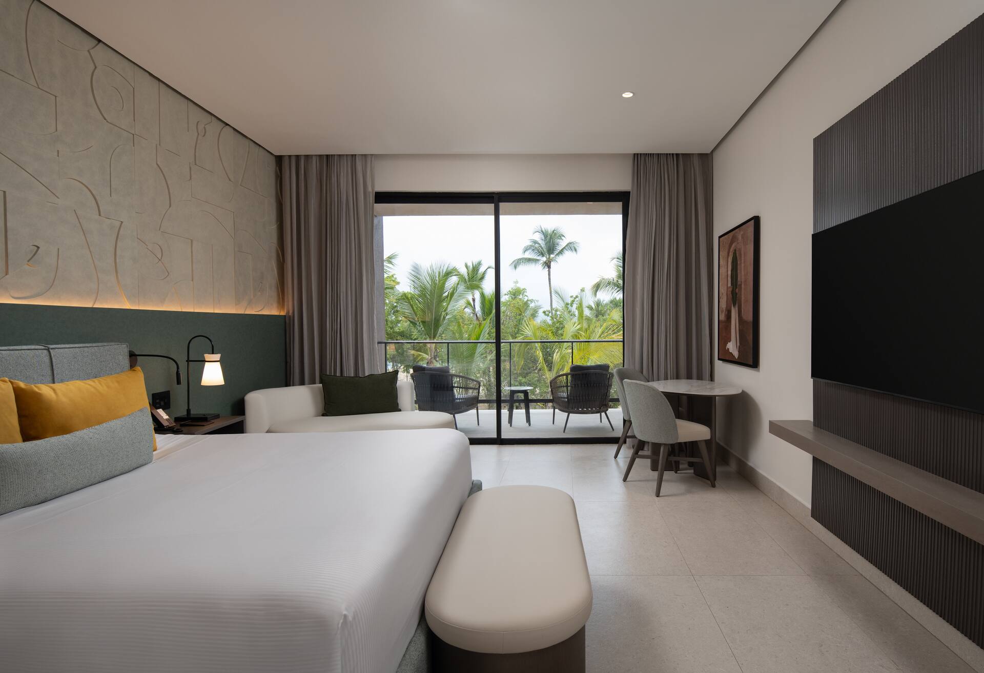 Tropical View Room - 1 King Bed